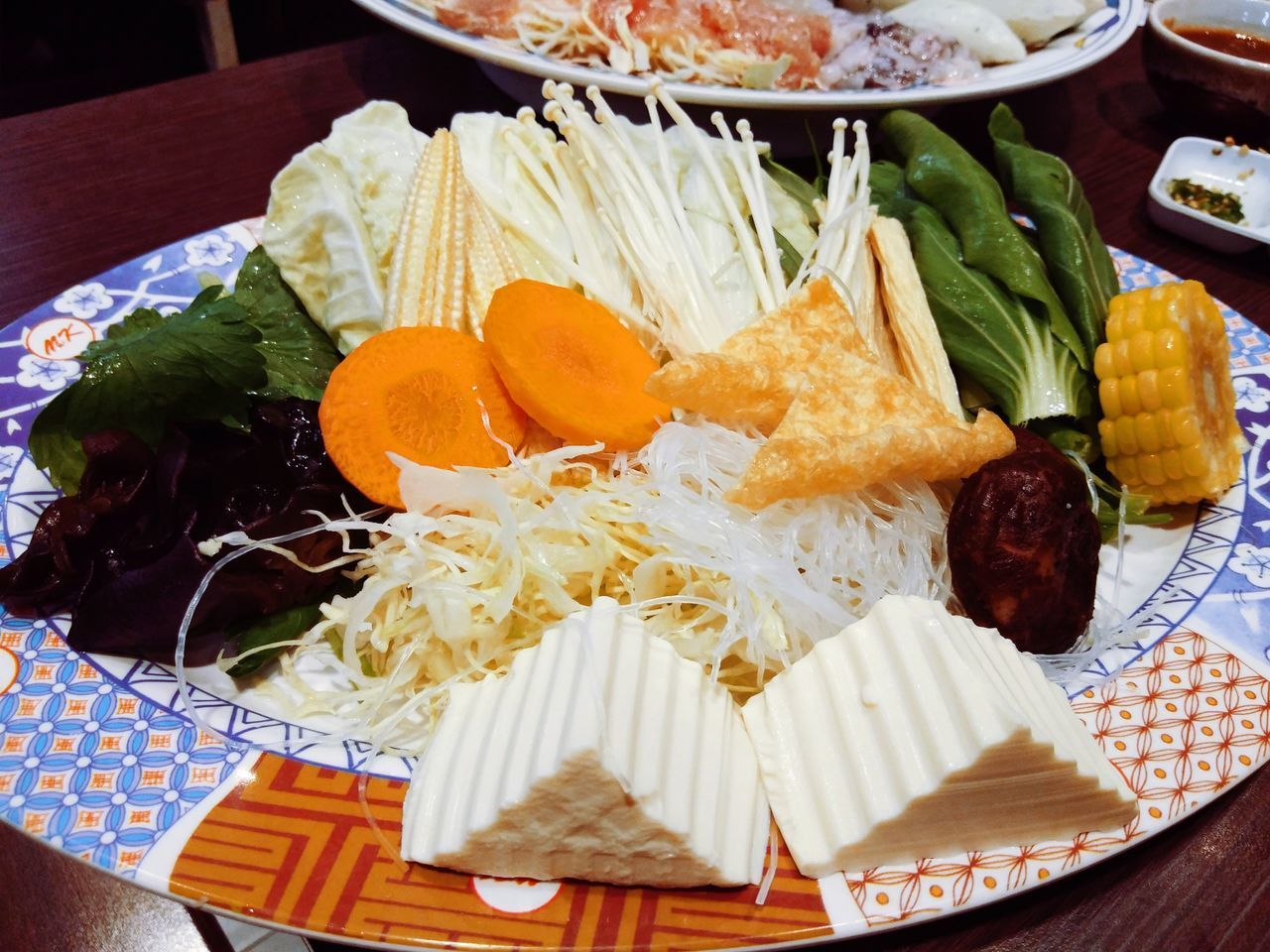 CLOSE-UP OF CAKE SERVED ON PLATE