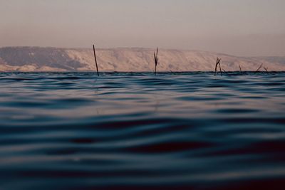 The calm waters of lake tiberias in israel at sunset. photo taken from the beach