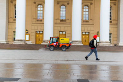 Man working in shopping cart