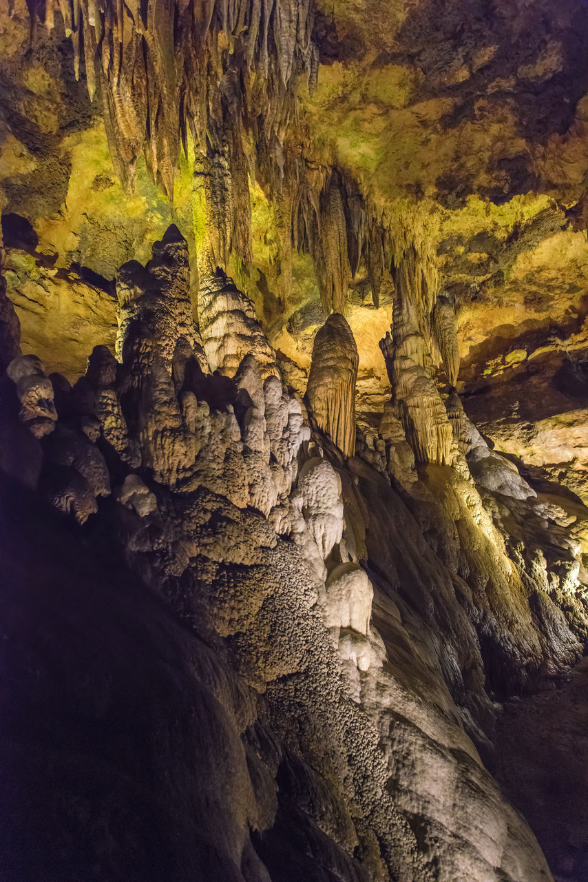 ROCK FORMATIONS IN CAVE CANYON