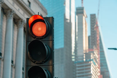 A red traffic light in a large city