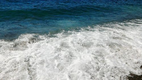 Waves splashing in sea