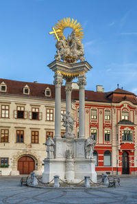 Statue of historic building against blue sky