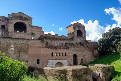 Old ruin building against sky