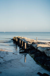 Blue ocean and a pier on isla holbox.