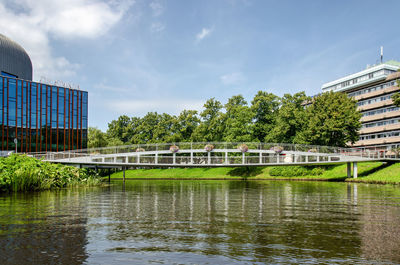 View from the south across the city moat towards the spinhuis pedestrian bridge