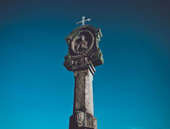 Low angle view of statue against clear blue sky