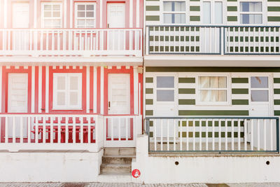 Colorful striped wooden beach houses at the promenade of costa nova, aveiro, portugal. sunny weather