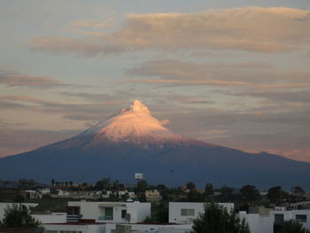 Scenic view of mountains against sky during sunset vulcano popocatepetl méxico