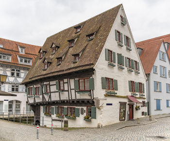 Building named schiefes haus in the fishermens quarter of ulm
