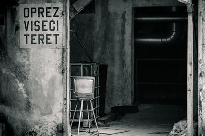 Text on abandoned building