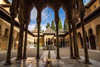 Court of the lions at alhambra