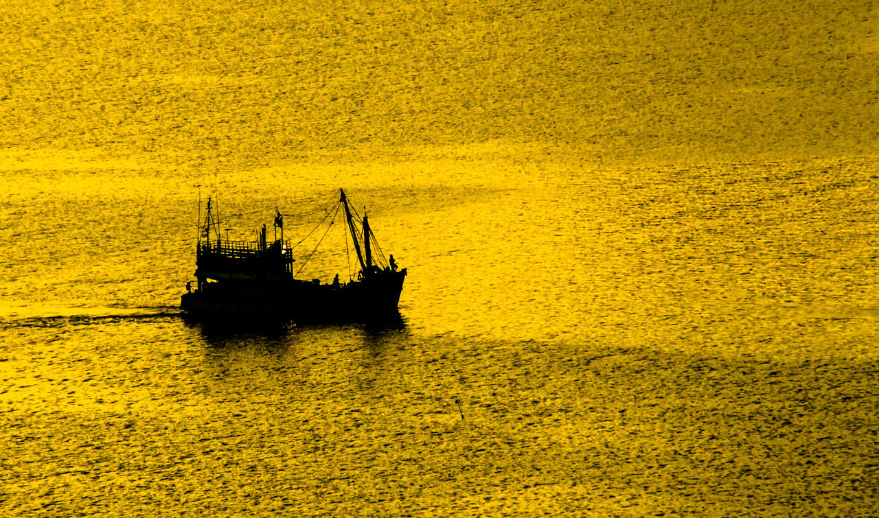 BOAT SAILING IN SEA