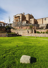 Old ruin building against sky