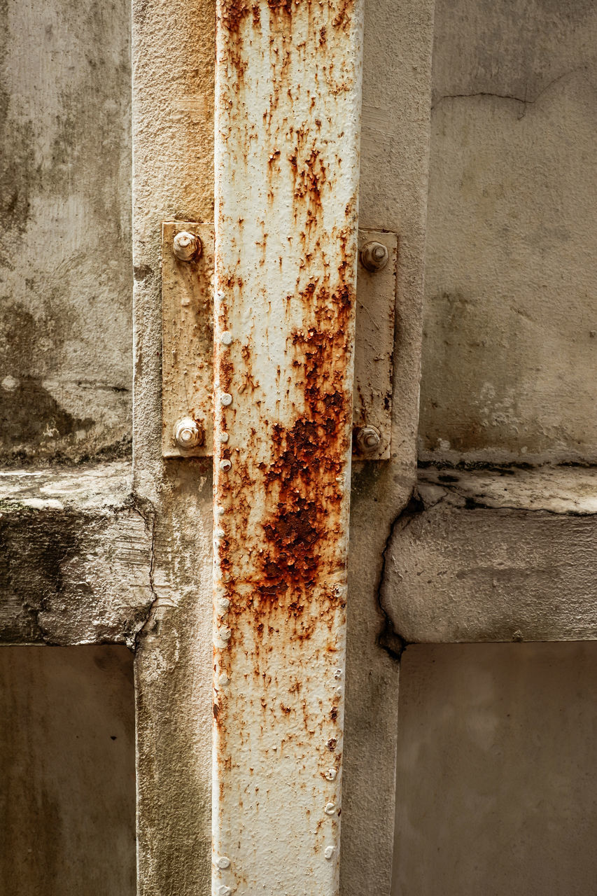 FULL FRAME SHOT OF RUSTY METAL WALL