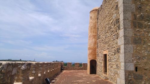 Old ruin building against sky