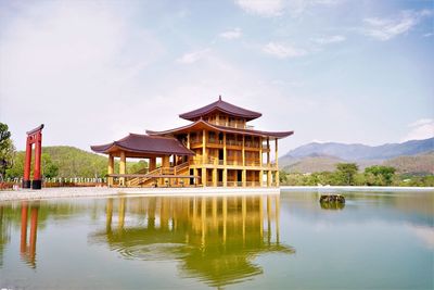 Built structure in lake against sky