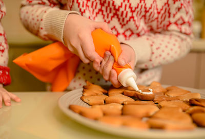 Midsection of woman preparing food on table