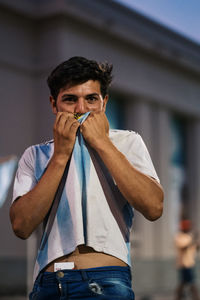 Argentinian fan celebrating worldcup qatar victory