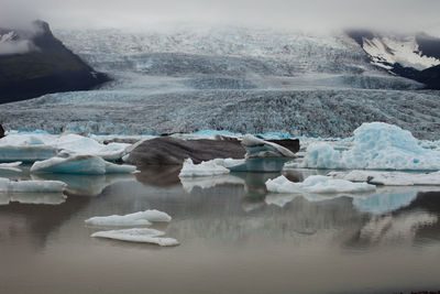 Idyllic shot of glaciers in jokulsarlon