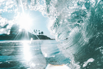 Waves splashing in sea during sunny day