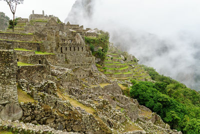 Machu picchu against sky