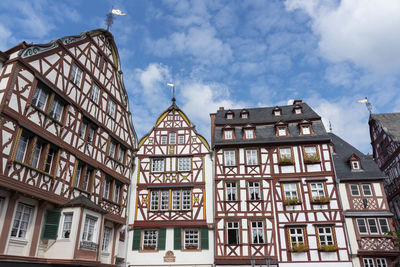 Fachwerkhäuser in bernkastel-kues, rheinland-pfalz, deutschland