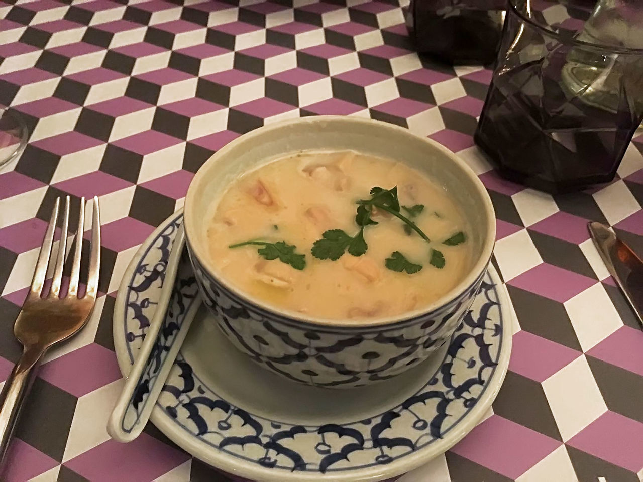 HIGH ANGLE VIEW OF SOUP SERVED ON TABLE