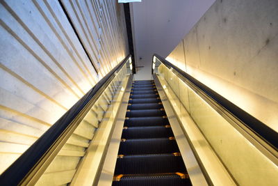 Evening atmosphere using the escalator at asakusa station