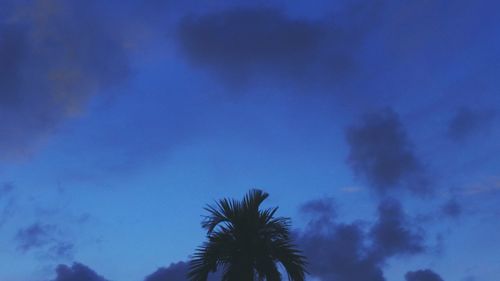 Low angle view of cloudy sky