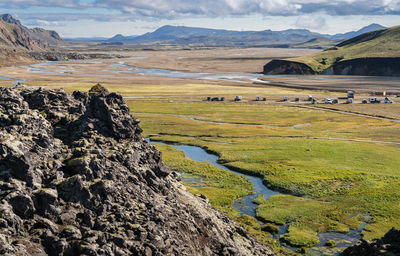 View of landmannalaugar hot springs and parking area for camper vans. adventure hiking in iceland