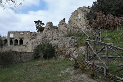 Old ruin building against sky