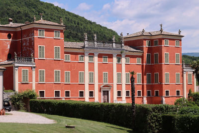 Villa pellegrini cipolla costermano verona with park