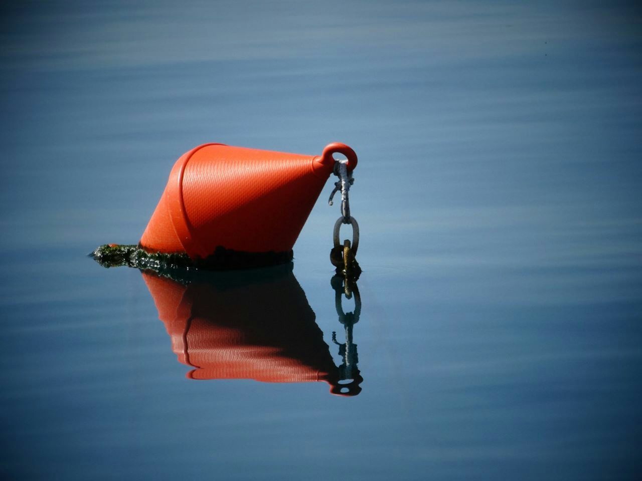 hanging, red, water, close-up, still life, single object, no people, reflection, rope, waterfront, buoy, outdoors, focus on foreground, day, sky, nature, two objects, decoration, sunlight, sea