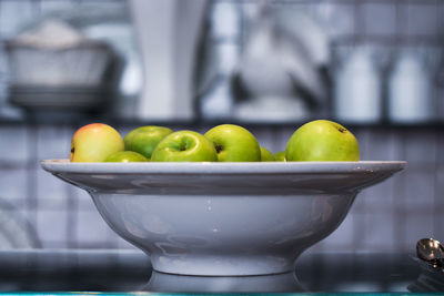 Close-up of apples in bowl