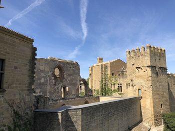 Old ruin building against sky