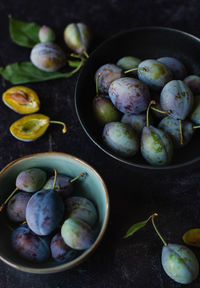 High angle view of grapes in bowl on table