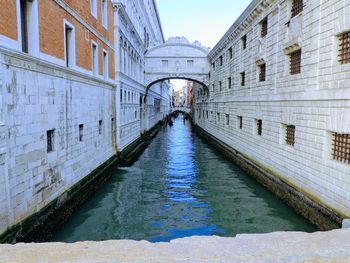 Canal amidst buildings in city. ponte dei sospiri