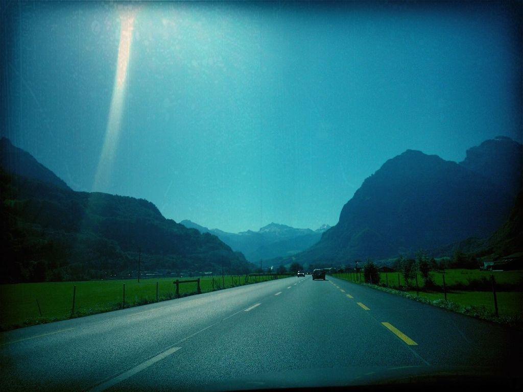 road, transportation, the way forward, road marking, mountain, country road, diminishing perspective, sky, car, vanishing point, mountain range, highway, transfer print, landscape, land vehicle, auto post production filter, empty, copy space, street, empty road