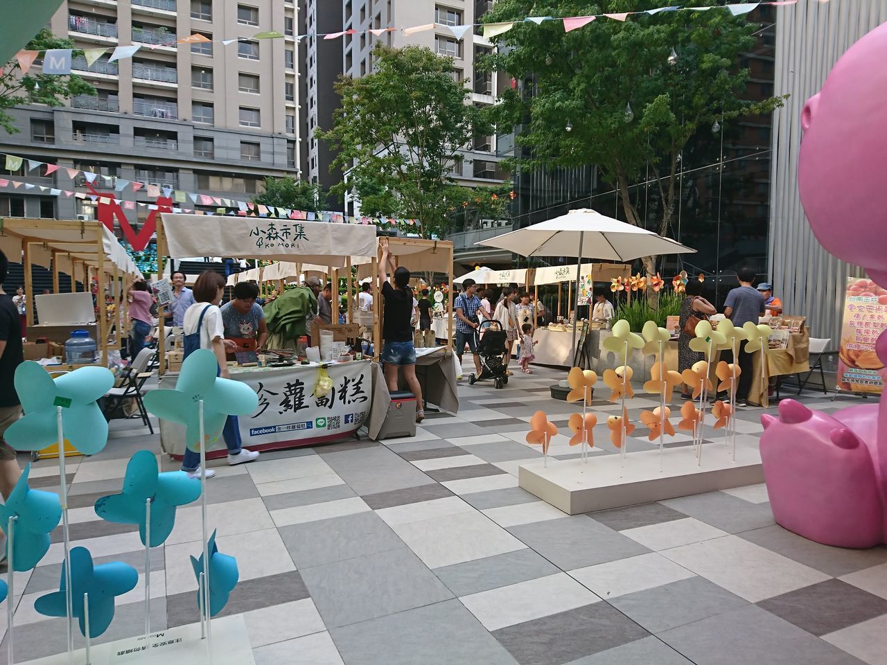 GROUP OF PEOPLE IN MARKET AGAINST BUILDINGS