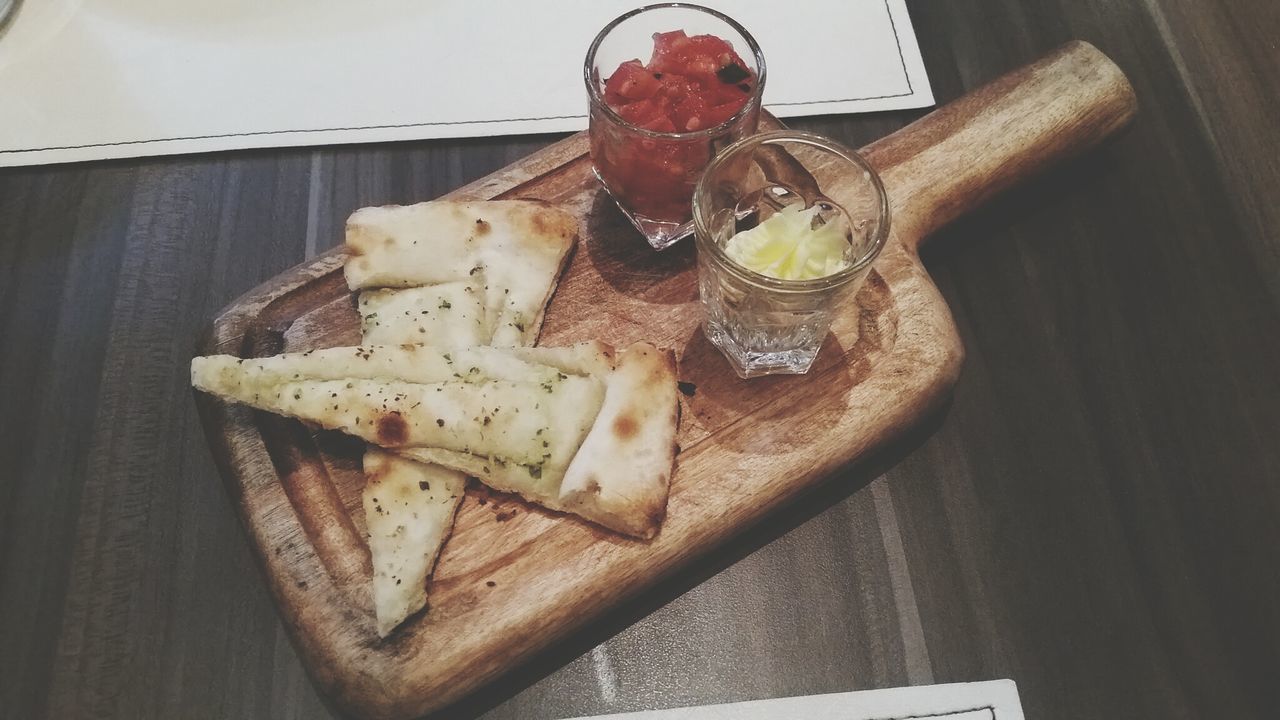 HIGH ANGLE VIEW OF DRINK IN CONTAINER ON TABLE