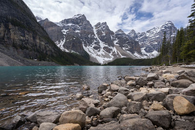 Beautiful alpine lake with turquoise waters surrounded by magnificent peaks,moraine lake, banff