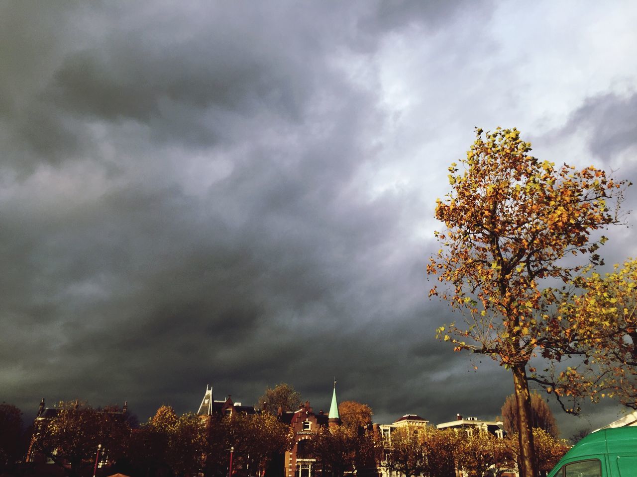 cloud - sky, sky, city, tree, cityscape, architecture, storm cloud, building exterior, growth, nature, no people, outdoors, built structure, dramatic sky, urban skyline, beauty in nature, skyscraper, day