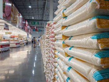 Wholesale market makro fully stocks jasmine rice