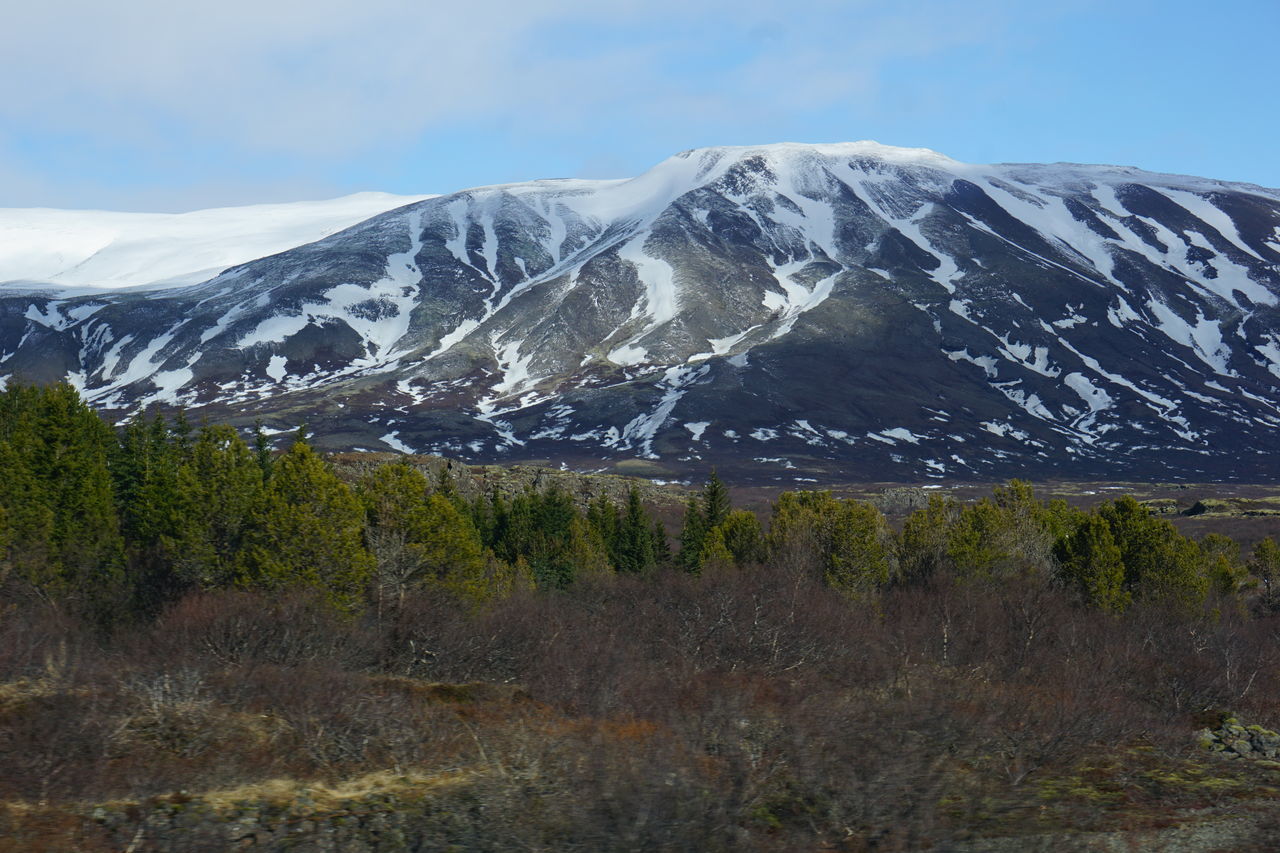 SCENIC VIEW OF SNOW COVERED MOUNTAINS AGAINST SKY