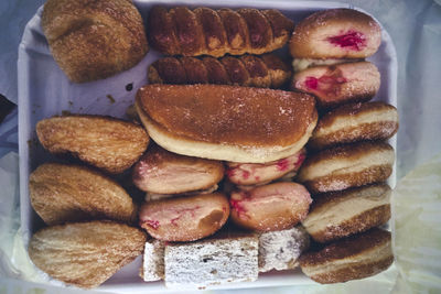 Directly above shot of cupcakes in plate