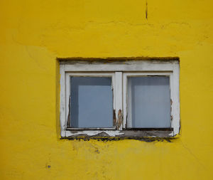 Window on the yellow wall need repair