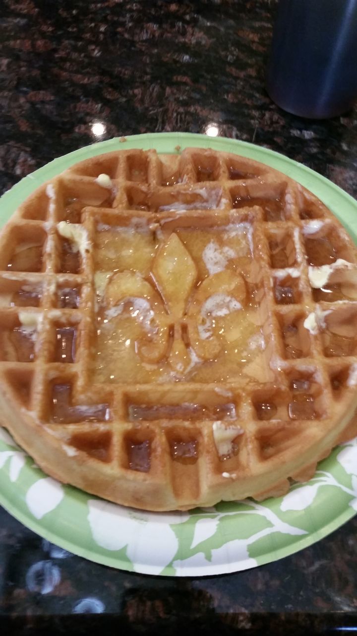 CLOSE-UP OF CAKE IN PLATE ON TABLE