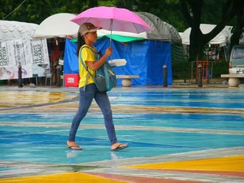 FULL LENGTH OF A MAN HOLDING UMBRELLA