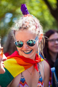 Portrait of happy young woman wearing sunglasses